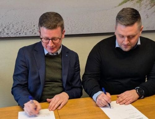 Signering av kontrakt!